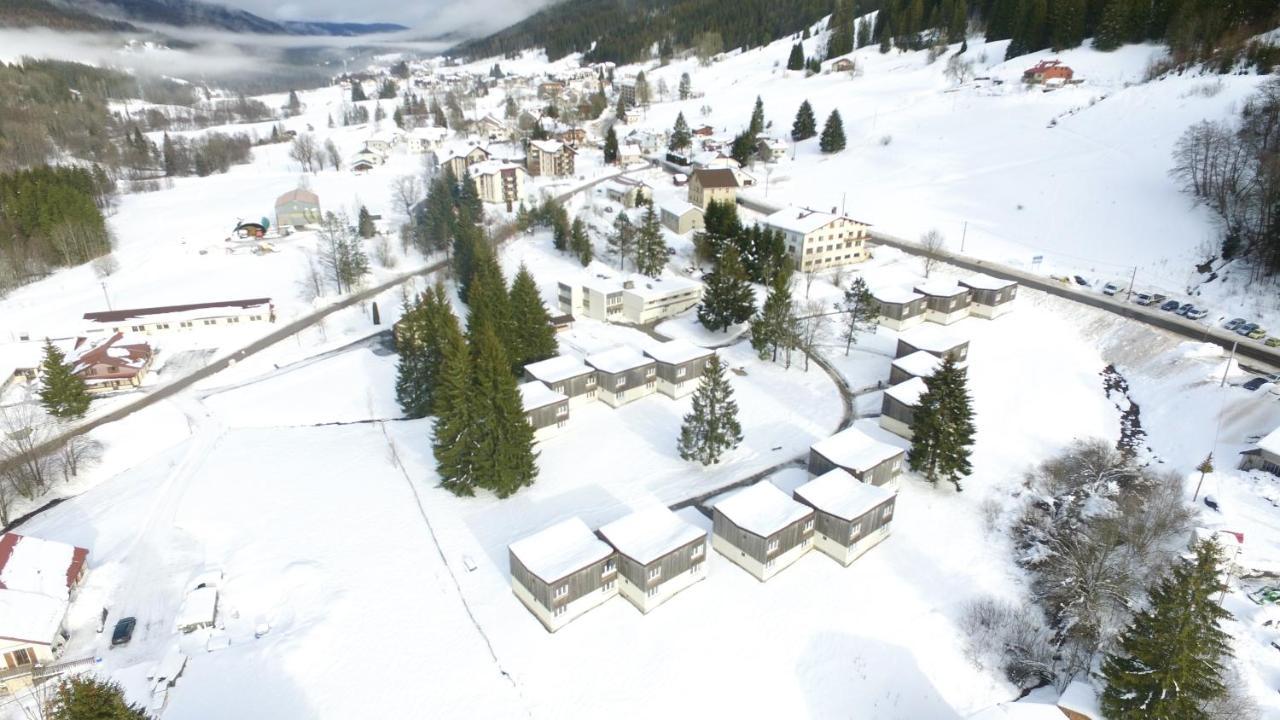 Hotel Vvf Les Monts Jura Lélex Exterior foto